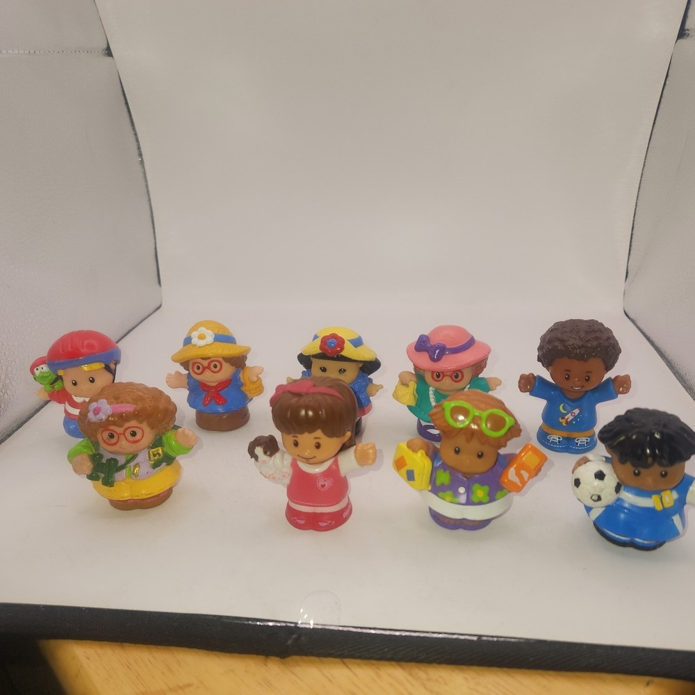Fisher Price Little People Group of 9 diverse figures